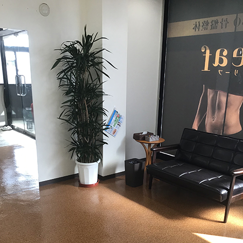 院内案内｜福井市板垣の腰痛施術特化型整体院「腰痛LABO骨盤整体Leaf（リーフ）