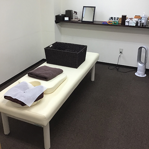 院内案内｜福井市板垣の腰痛施術特化型整体院「腰痛LABO骨盤整体Leaf（リーフ）